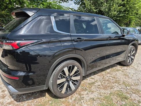 Used 2025 Mitsubishi Outlander SE AWD/4WD image 3
