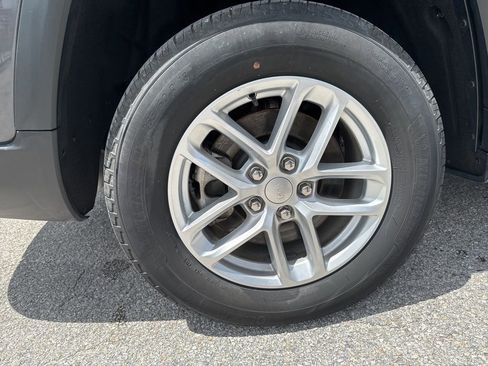 Certified 2024 Jeep Grand Cherokee L Laredo w/ Luxury Tech Group I image 17