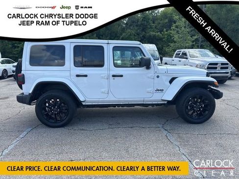 Used 2025 Jeep Wrangler Unlimited Sahara w/ Safety Group AWD/4WD image 5