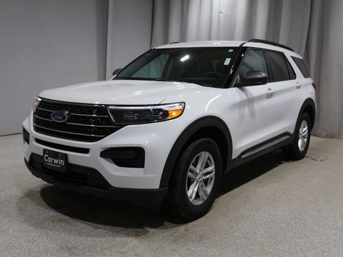 Used 2024 Ford Explorer XLT AWD/4WD image 6