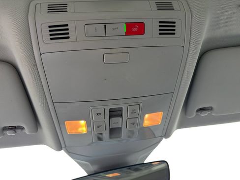 Certified 2025 Volkswagen Jetta SE w/ Sunroof Package FWD image 24