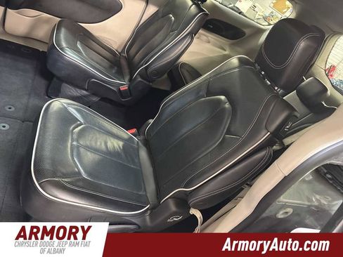 Used 2023 Chrysler Pacifica Limited image 27