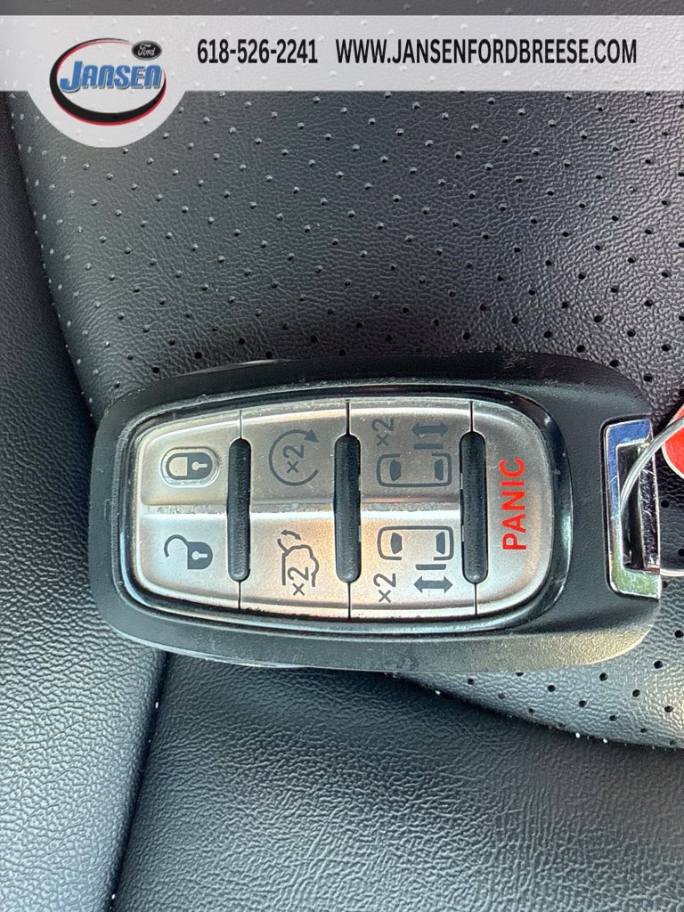 Used 2025 Chrysler Pacifica Select FWD image 32
