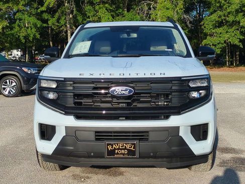 Used 2025 Ford Expedition Active AWD/4WD image 9