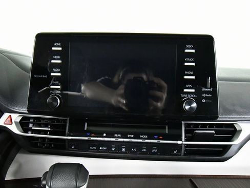 Used 2021 Toyota Sienna XLE image 4