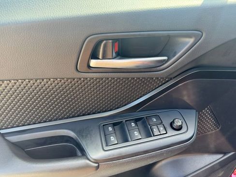 Used 2019 Toyota C-HR LE FWD image 17