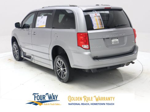 Used 2016 Dodge Grand Caravan SXT FWD image 7