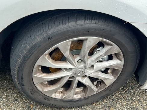 Used 2019 Nissan Sentra SV image 12