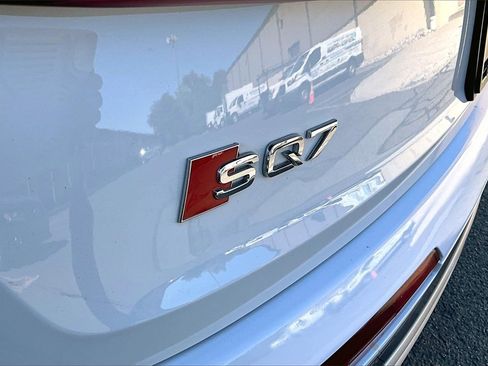 Certified 2022 Audi SQ7 Premium Plus w/ SQ7 Executive Package image 21