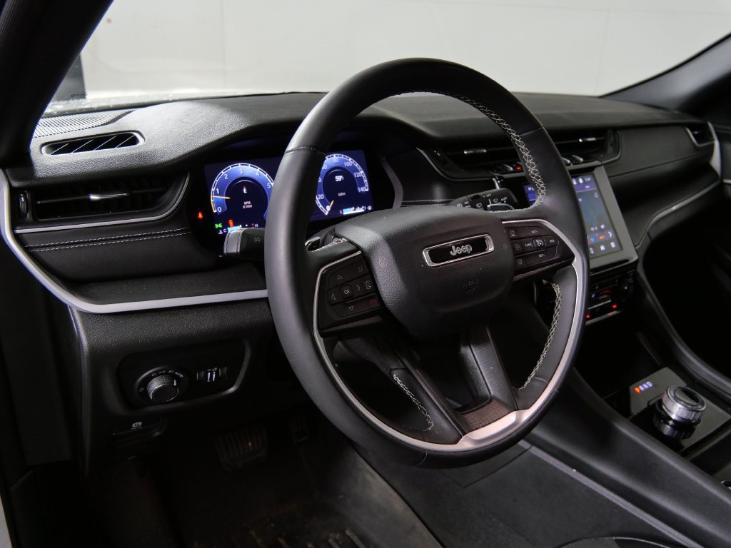 Used 2024 Jeep Grand Cherokee L Altitude AWD/4WD image 13
