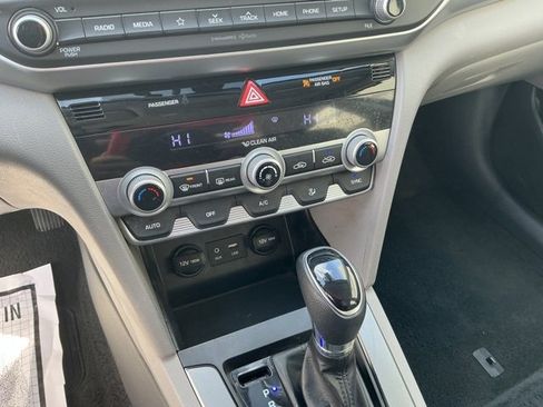 Used 2020 Hyundai Elantra SEL image 19