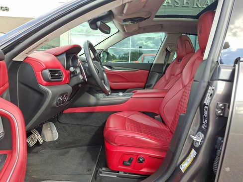 Used 2019 Maserati Levante Trofeo AWD/4WD image 13
