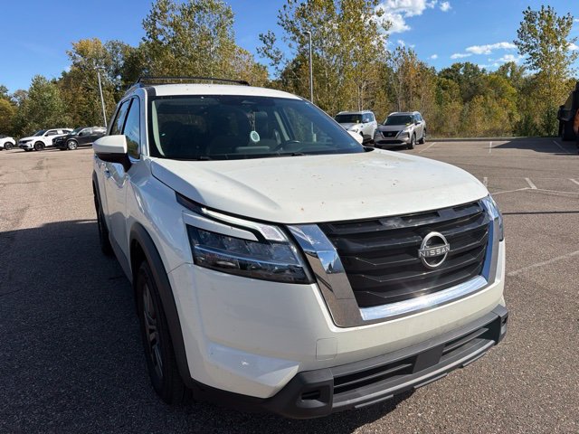 Used 2022 Nissan Pathfinder SV AWD/4WD image 3