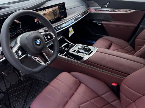 New 2026 BMW 760i xDrive w/ Premium Package image 9