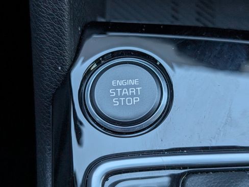 Used 2025 Kia Sportage EX w/ Premium Package image 29