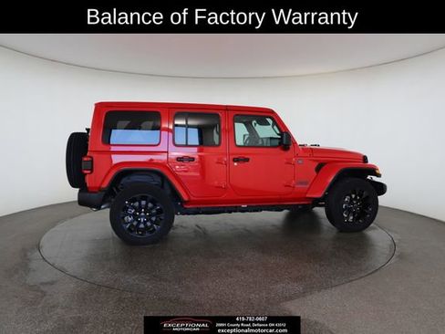 Used 2025 Jeep Wrangler Unlimited Sahara w/ Safety Group image 22