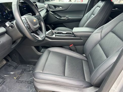Used 2025 Chevrolet Equinox LT w/ Convenience Package II FWD image 11