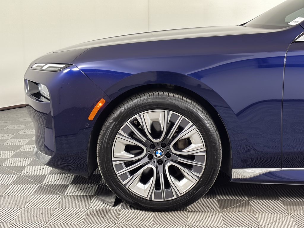 Used 2023 BMW i7 xDrive60 AWD/4WD image 13