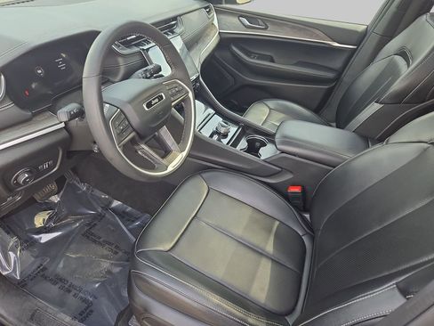 Used 2024 Jeep Grand Cherokee Limited w/ Luxury Tech Group II AWD/4WD image 19