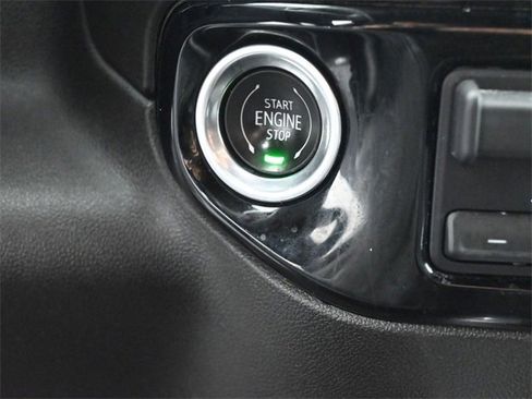 Used 2024 GMC Sierra 2500 SLT w/ SLT Convenience Package image 10