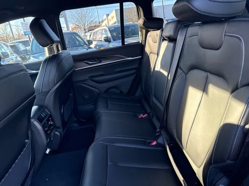 New 2025 Jeep Grand Cherokee Limited w/ Black Appearance Package AWD/4WD image 31