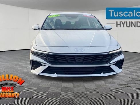Used 2024 Hyundai Elantra SEL image 2