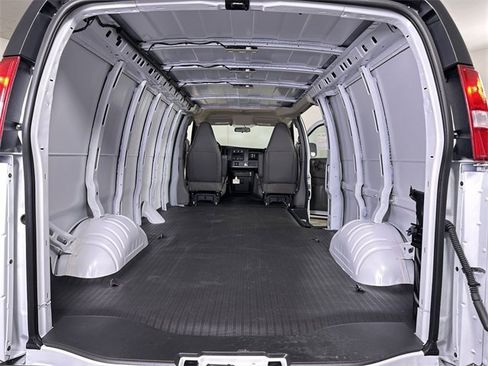 New 2025 GMC Savana 3500 Extended w/ Driver Convenience Package image 23