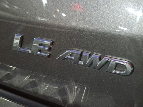 Certified 2018 Toyota Highlander Plus w/ Carpet Mat Package (TMS) image 8