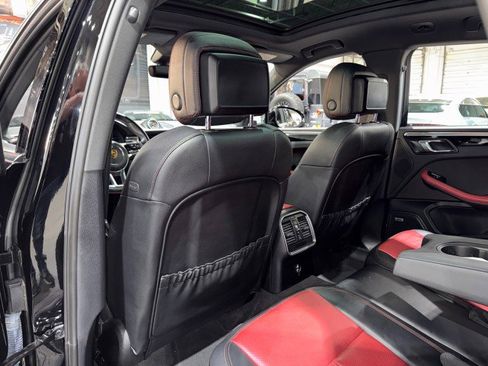 Used 2021 Porsche Macan image 12