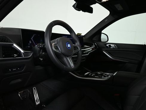 Certified 2025 BMW X5 xDrive50e w/ M Sport Package image 16