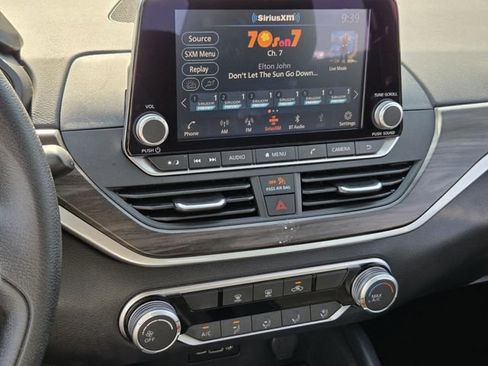 Used 2025 Nissan Altima 2.5 SV image 15