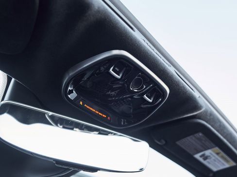 Used 2025 McLaren Artura Spider image 77