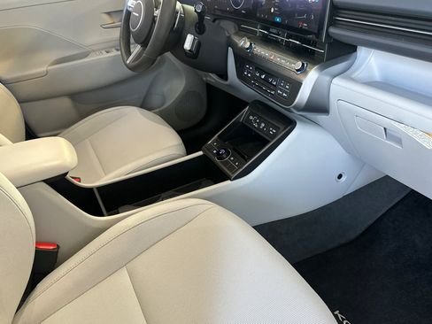 Certified 2025 Hyundai Kona SEL AWD/4WD image 16
