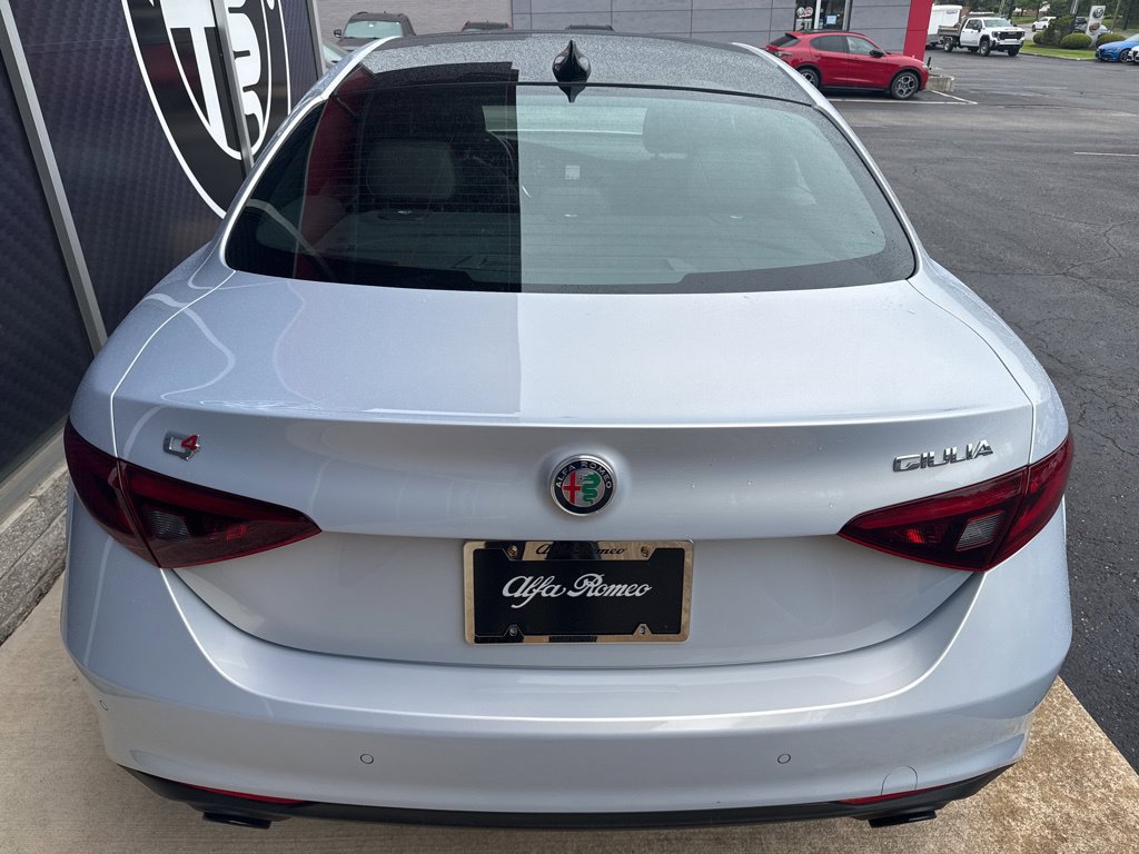 Used 2023 Alfa Romeo Giulia Ti AWD/4WD image 11