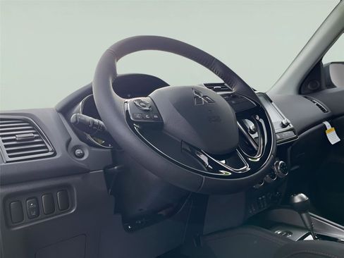 Used 2025 Mitsubishi Outlander Sport LE image 12