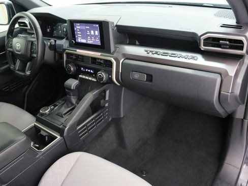 Certified 2025 Toyota Tacoma SR5 AWD/4WD image 35