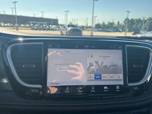 New 2026 Chrysler Pacifica Select image 21