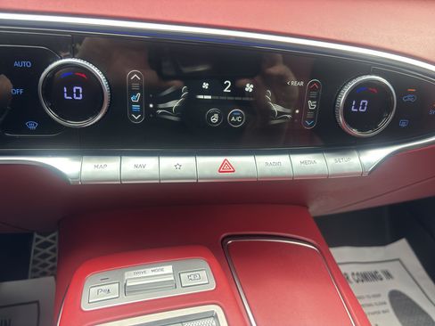 Used 2024 Genesis GV70 3.5T Sport AWD/4WD image 18