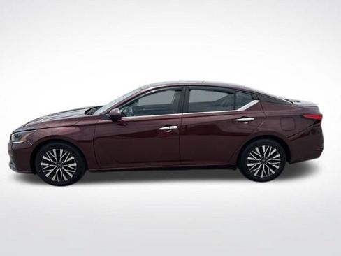 Used 2023 Nissan Altima 2.5 SV FWD image 2