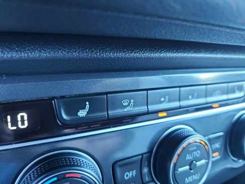 Used 2021 Volkswagen Tiguan SE R-Line image 25