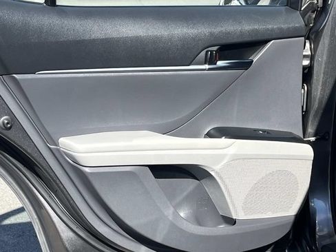 Used 2018 Toyota Camry LE FWD image 20
