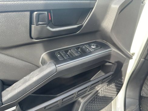 Certified 2025 Toyota Tacoma SR5 AWD/4WD image 24