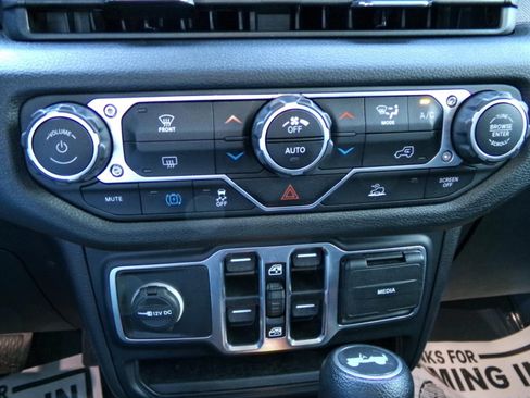 Used 2024 Jeep Wrangler Unlimited w/ Technology Group AWD/4WD image 10