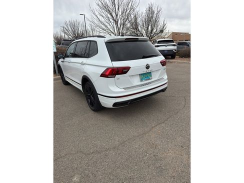 Used 2022 Volkswagen Tiguan SE R-Line image 16