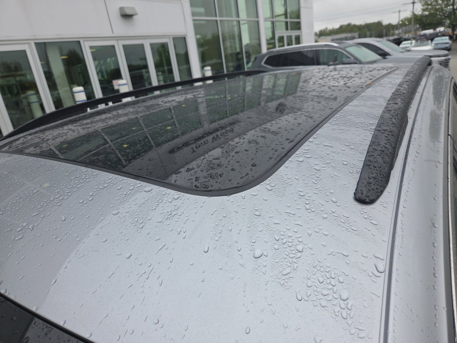 Used 2020 Volkswagen Tiguan SE w/ Panoramic Sunroof Package AWD/4WD image 16