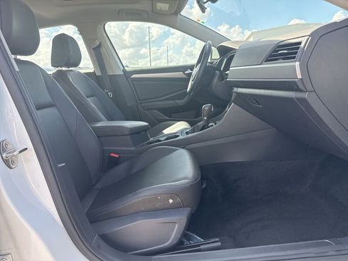 Used 2019 Volkswagen Jetta SE w/ Cold Weather Package image 10