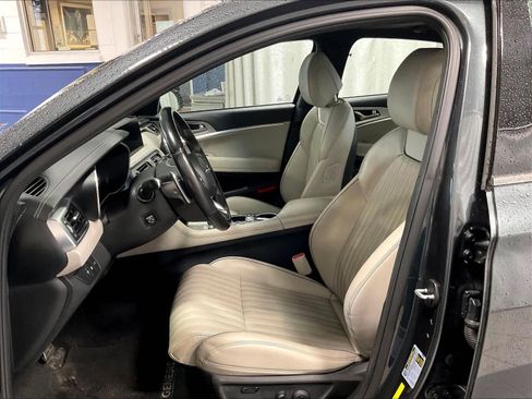 Used 2022 Genesis G70 3.3T w/ Sport Advanced Package AWD/4WD image 10