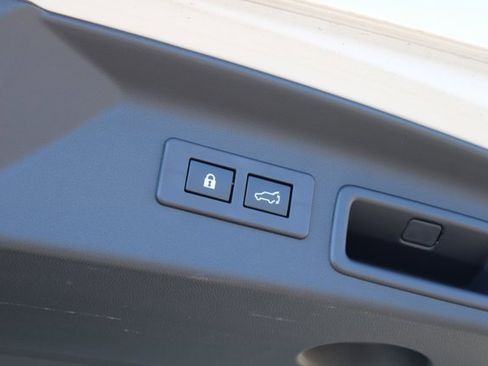 Used 2025 Subaru Forester Limited image 36