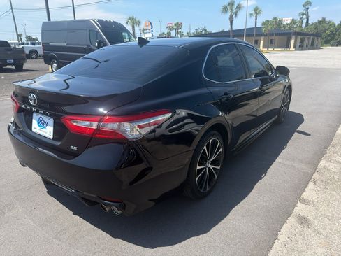 Used 2019 Toyota Camry SE FWD image 4
