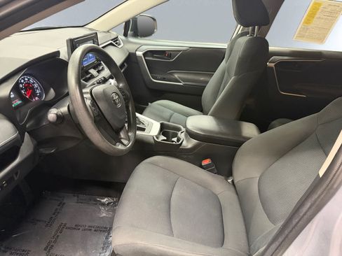 Used 2021 Toyota RAV4 LE AWD/4WD image 7